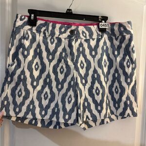 Stylish Isaac Mizrahi Blue and White Patterned Women's Shorts Sz 12
